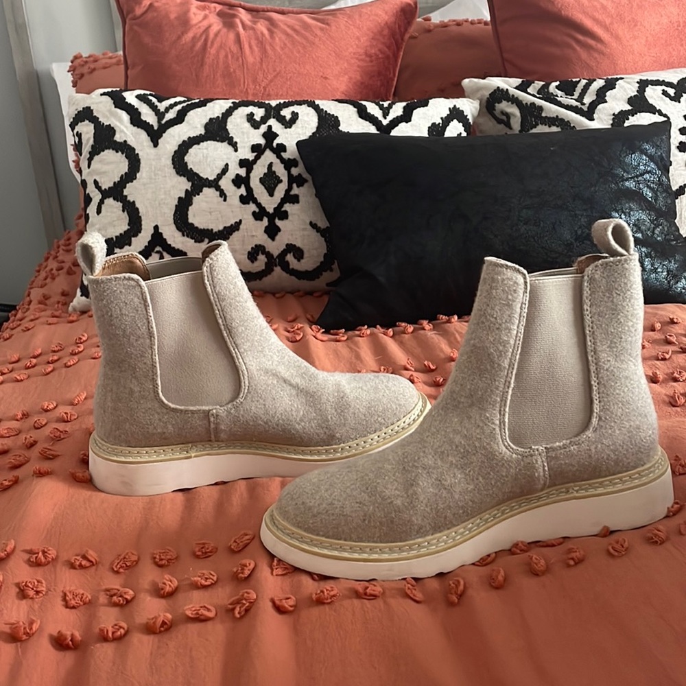 Tan/Neutral Knock-off Doc Martens